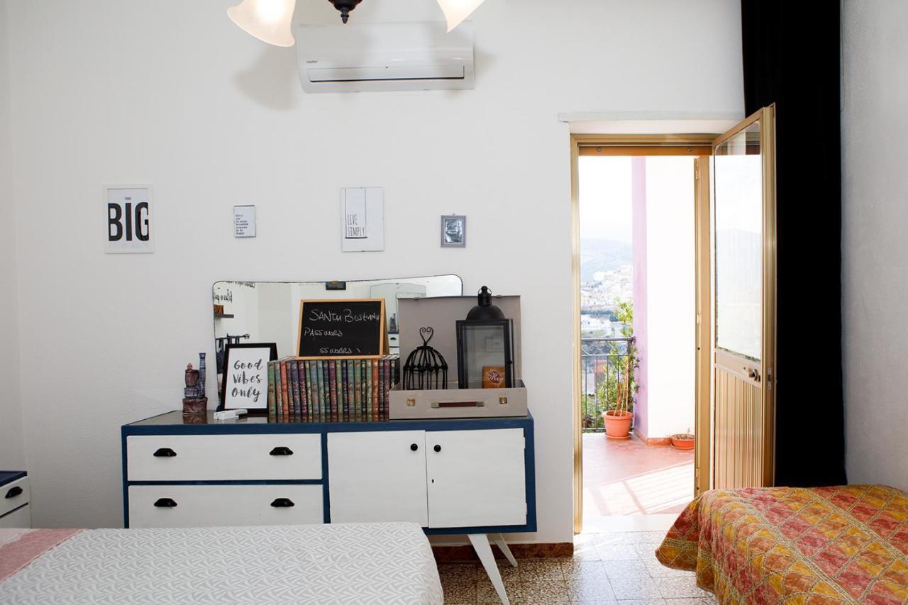 オルゴーゾロ Santu Bustianu Bed & Breakfast エクステリア 写真